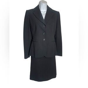 NWT Tahari Skirt Suit Size 4‎ Petite Stunning Black & White Pinstripe 🖤🖤